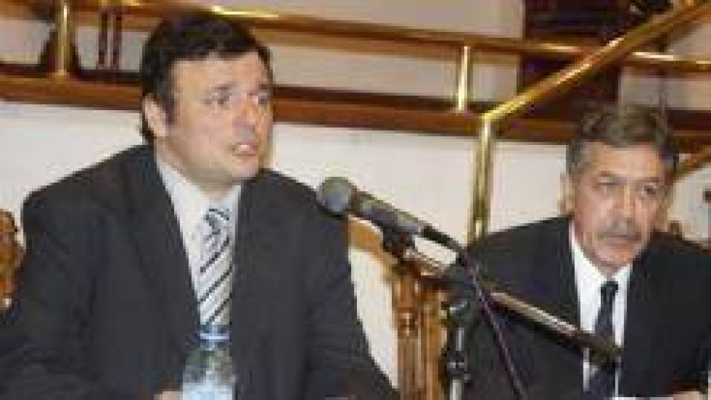 Avanzan en beneficiar a numerosos contratados