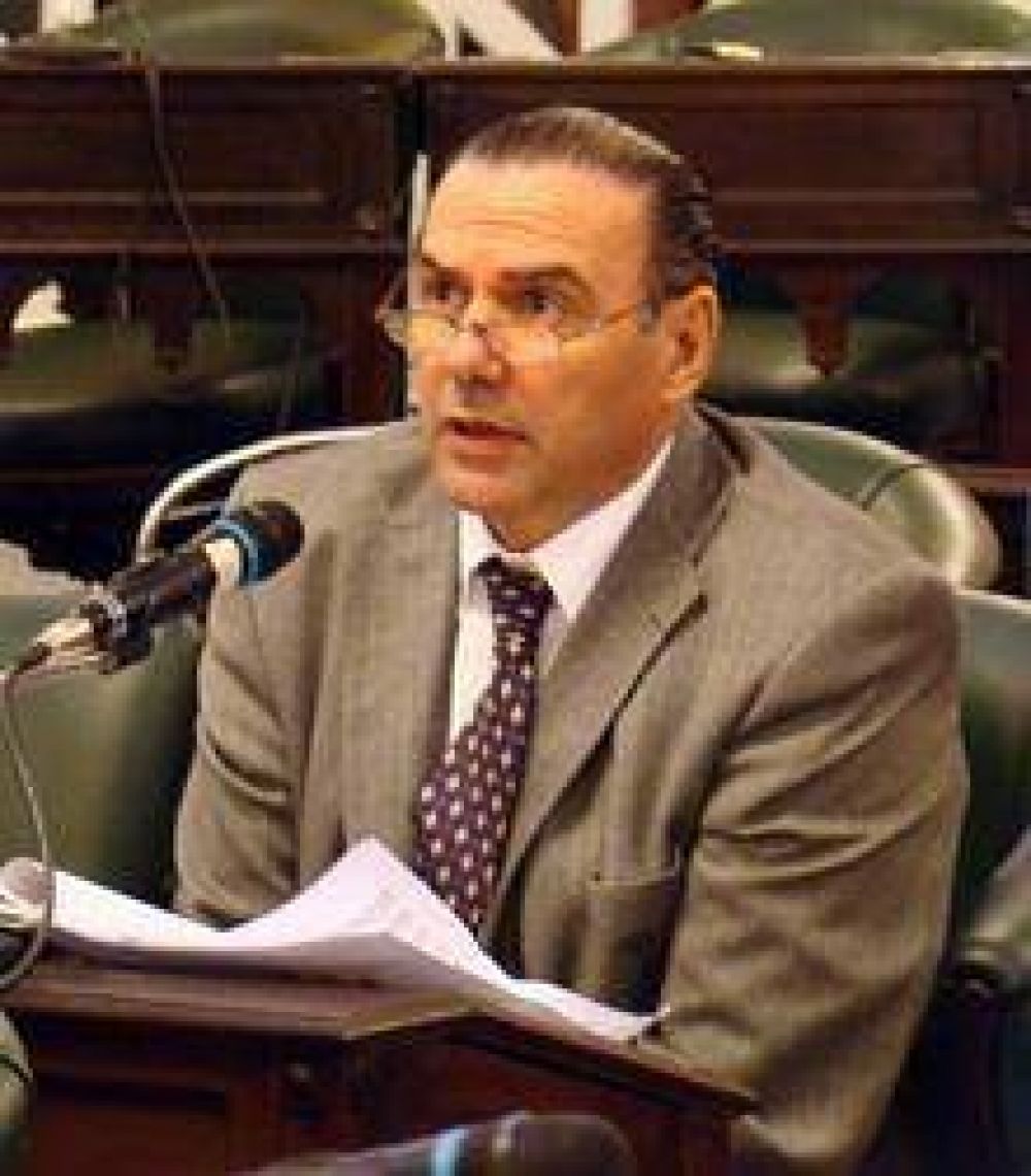 La interna radical sigue al rojo vivo: Noel Breard "atendi�" al Gobernador