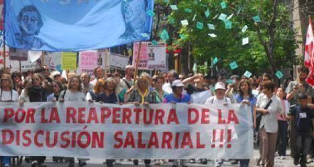Los maestros rosarinos ya piensan en no dar clases el jueves que viene