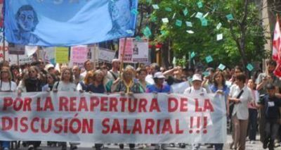 Los maestros rosarinos ya piensan en no dar clases el jueves que viene
