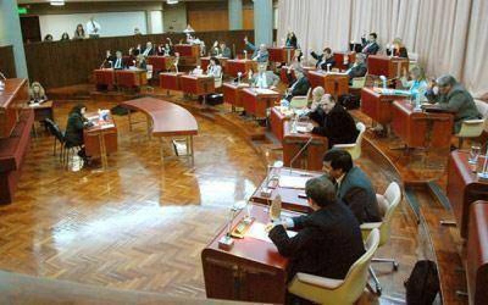 La Legislatura del Chubut repudi� el ataque al gobernador