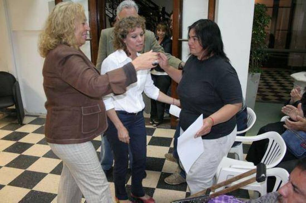 La Intendente Giroldi realiz� entrega de pensiones nacionales y municipales Por vejez, discapacidad y a madres de 7 hijos