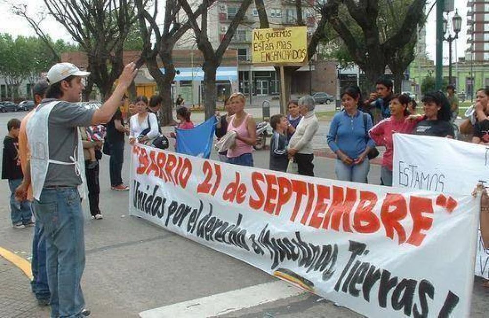 Vecinos que ocupan un predio reclamaron la instalaci�n del servicio el�ctrico 