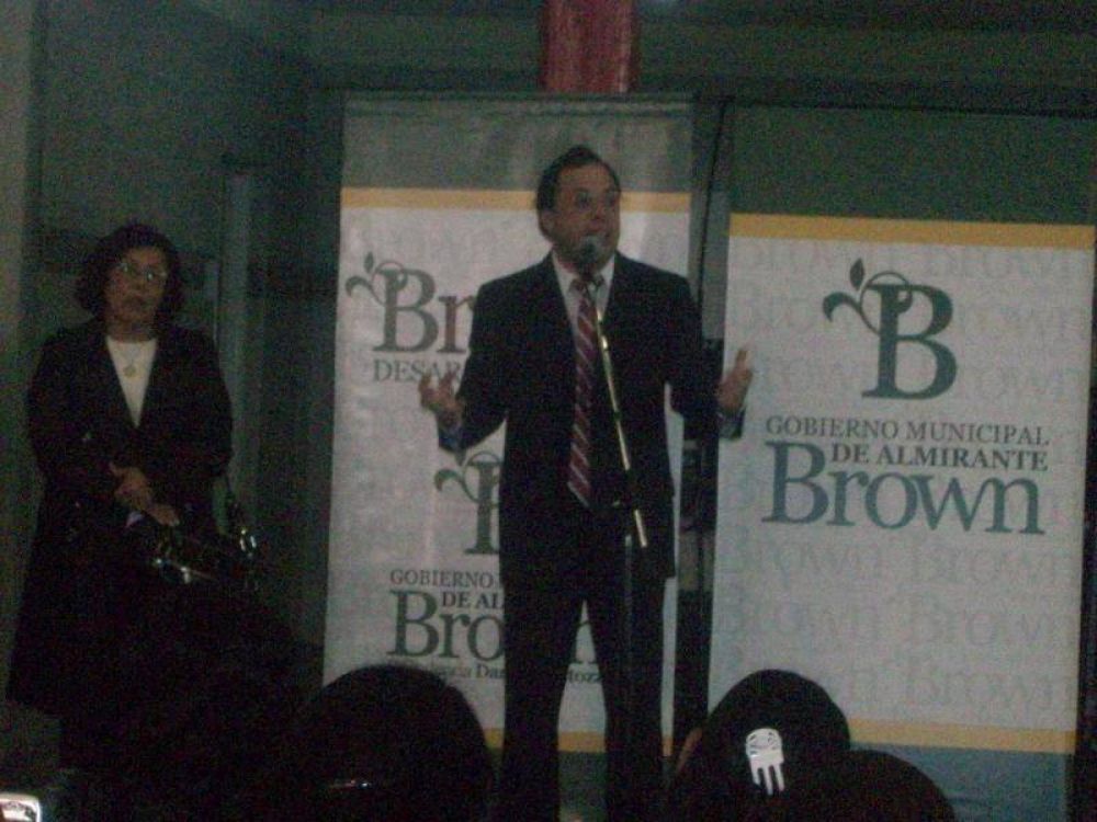 GIUSTOZZI ANUNCIO MAS ASFALTO EN ALTE.BROWN 