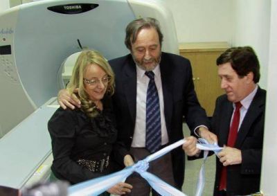 ALICIA KIRCHNER INAUGURO TOMOGRAFO EN HOSPITAL DE LANUS