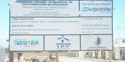 Acusan a Obras Sanitarias de demorar dos a�os la entrega de un barrio en Tunuy�n