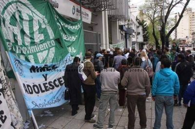 Reuni�n de Estatales y Provincia termina con forcejeos y heridos