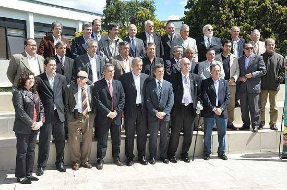 Los ministros y 30 intendentes lanzaron el Plan Estrat�gico Agroalimentario y Agroindustrial