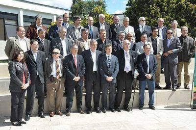 Los ministros y 30 intendentes lanzaron el Plan Estrat�gico Agroalimentario y Agroindustrial
