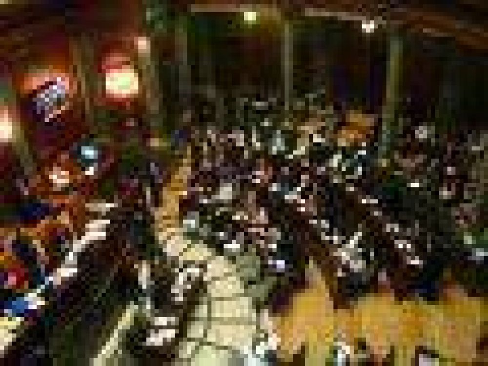 AMPLIACI�N APROBADA, OPOSICI�N DIVIDIDA  