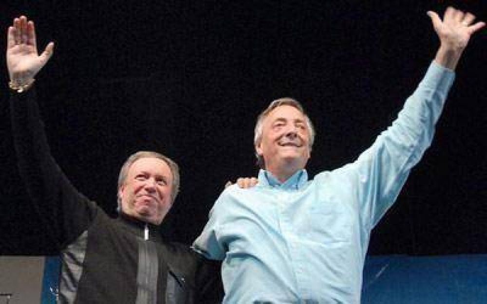 Kirchner y Peralta encabezan un acto para defender la soberan�a provincial