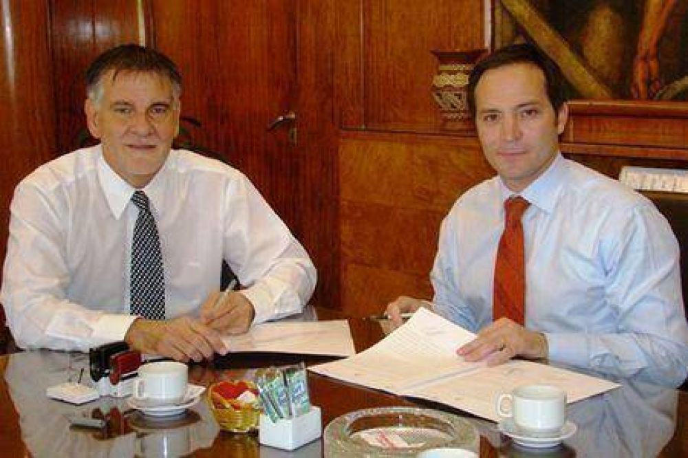 Camau firm� la continuidad del Programa Argentina Trabaja