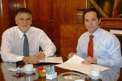 Camau firm� la continuidad del Programa Argentina Trabaja