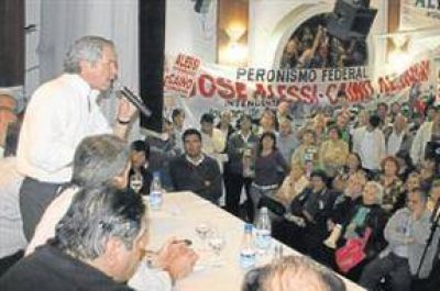 Sol� cuestion� a la "patota" de Moyano