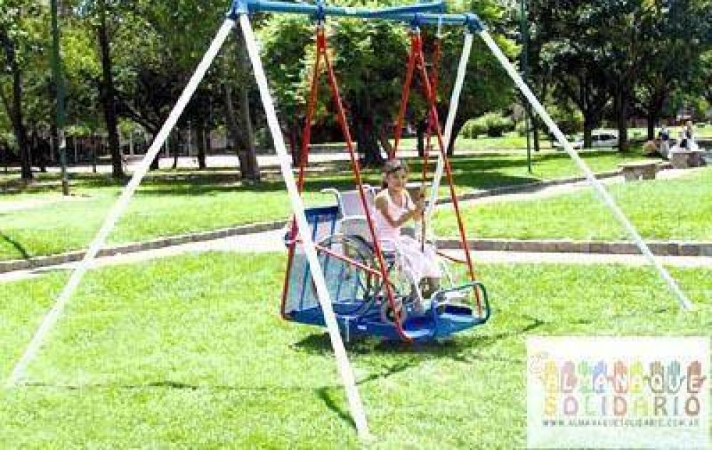 Promocionan almanaque solidario para crear una plaza integradora