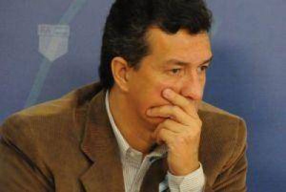 Aguilar dice que analizan retirar el proyecto de pases a planta 