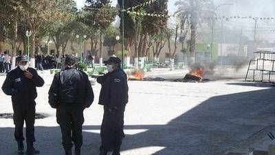 Desmanes, da�os y violencia en el retorno de Hern�ndez al cargo