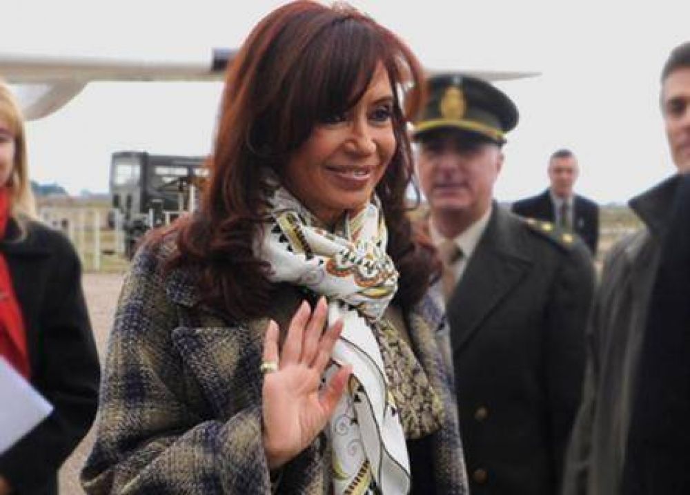 Cristina regres� al pa�s tras su visita a Alemania
