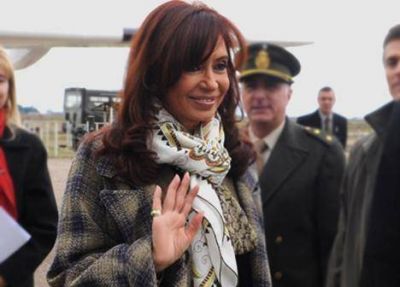 Cristina regres� al pa�s tras su visita a Alemania