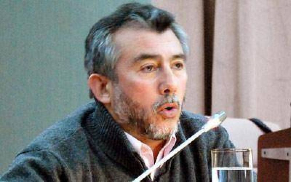 Montoya cuestion� la iniciativa para capacitar a los j�venes en los cuarteles