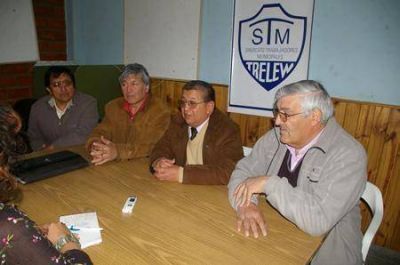 Municipales de Trelew en estado de alerta y movilizaci�n