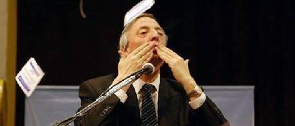 La oposici�n aprovecha el sorpresivo paso atr�s de Kirchner para pegarle