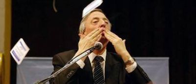 La oposici�n aprovecha el sorpresivo paso atr�s de Kirchner para pegarle