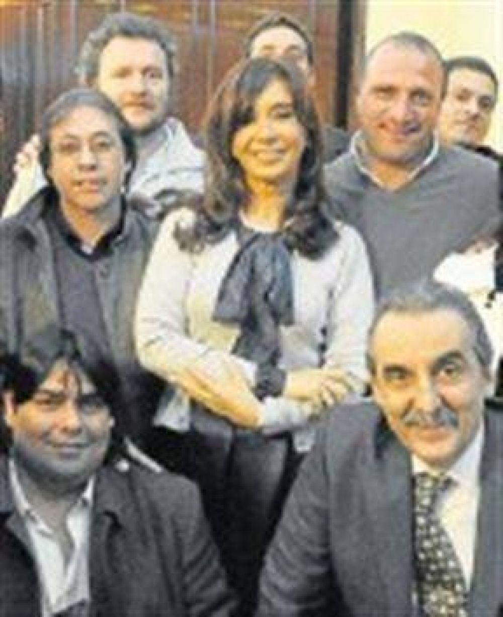 Culpan al Gobierno por el paro en Papel Prensa