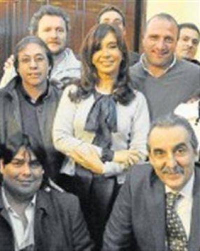 Culpan al Gobierno por el paro en Papel Prensa