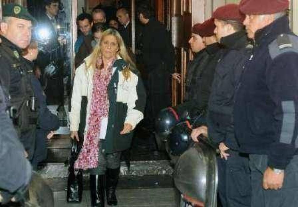 La madre de Urbani sostiene que si Scioli tiene las manos atadas, se tiene que ir