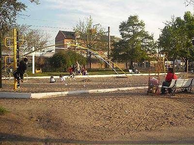  ECHEVERR�A | RECLAMO VECINAL Reclaman la instalaci�n de luminarias en la plaza 25 de Mayo