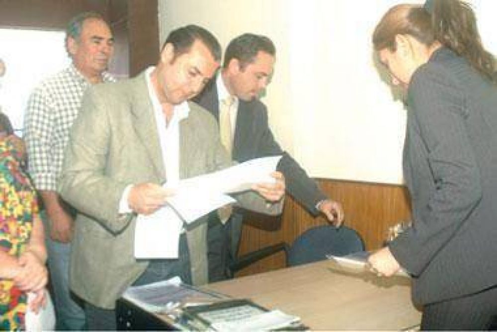 Guillermo Galv�n ampli� la denuncia por los ATN