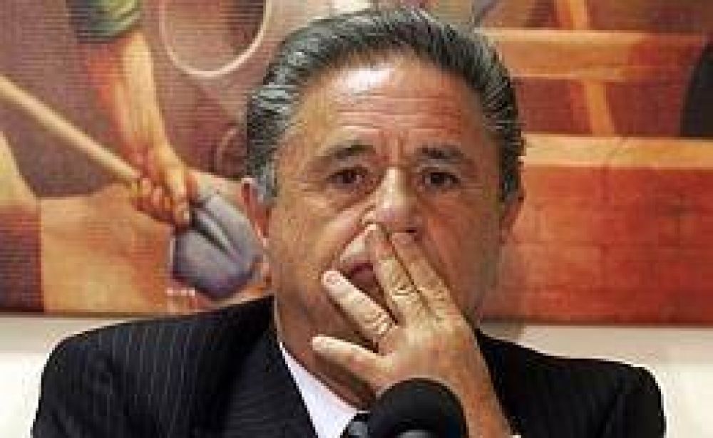 Duhalde le respondi� a Kirchner y ratific� que no participar� en las internas del PJ