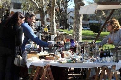 Una gran feria de anticuarios al aire libre en Plaza Rocha