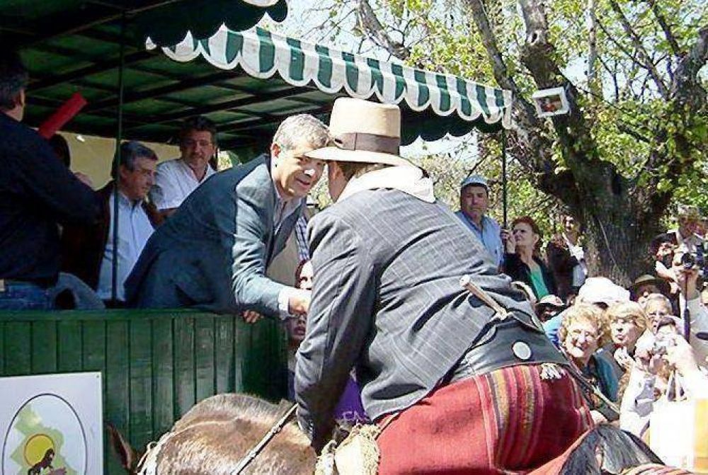 EL MINISTRO DOMINGUEZ VINO A BRAGADO Y HOMENAJEO A LA FIESTA