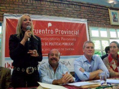 M�nica L�pez: �Si no tuvi�ramos �tica, estar�amos trabajando para el gobierno nacional�