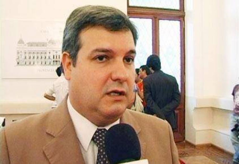 El ministro Far�as se suma a la carrera por la intendencia de Santa Fe