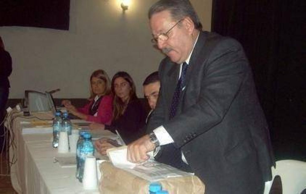Mercier quiere respuestas de Ciancio