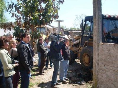 Demolieron una vivienda donde se comercializaba droga en El Jag�el