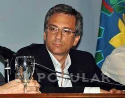 Eseverri anunci� su candidatura junto a Daniel Scioli y Sergio Massa