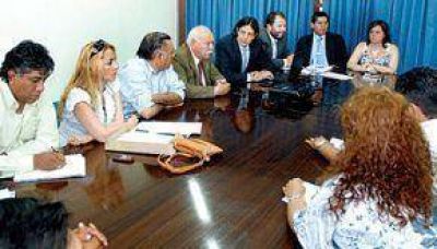 Gremios docentes aceptaron el 25% de aumento escalonado para 2.011