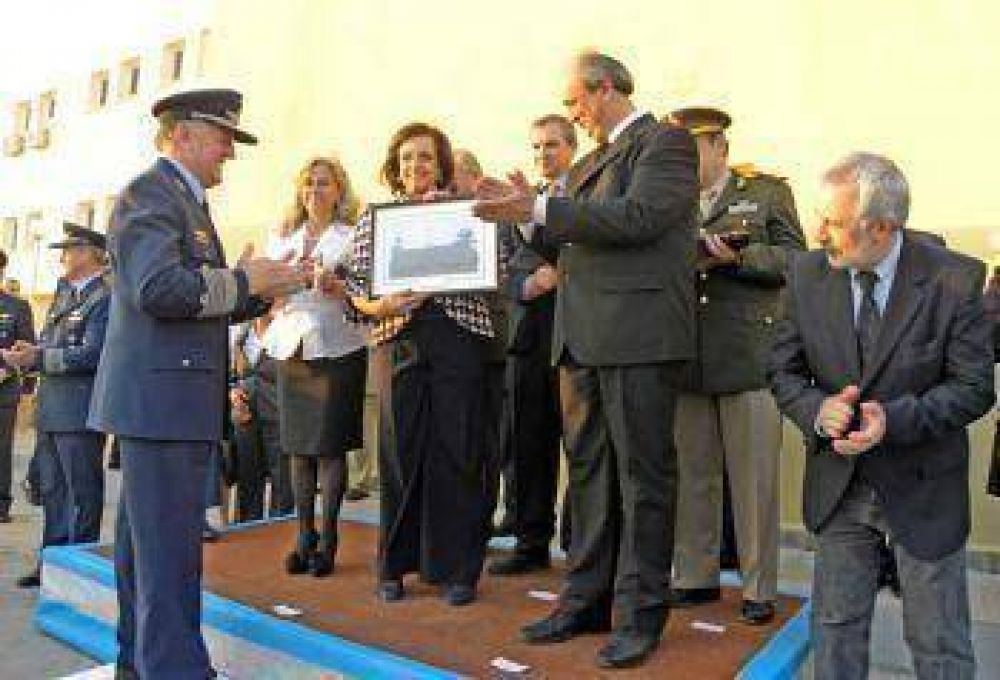 La ministra de Defensa de la Naci�n Nilda Garr�, puso en funcionamiento el nuevo radar militar 