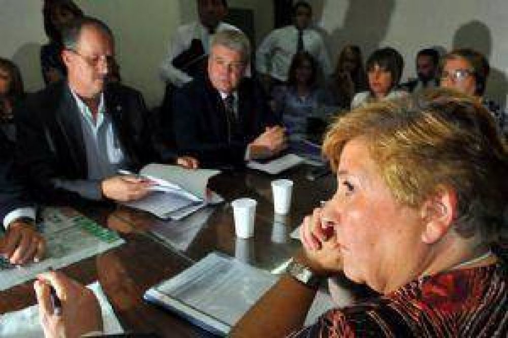 Gobierno y Ampros est�n muy lejos de llegar a un acuerdo