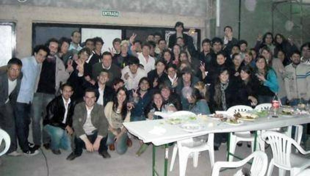 En G�lvez, m�s de 110 j�venes respaldaron la candidatura de Rossi a la gobernaci�n