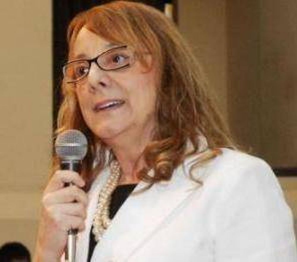 Alicia Kirchner entreg� fondos de inversi�n social y dinero para un tom�grafo