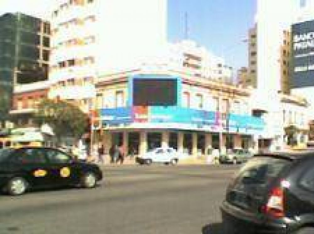 Denuncian que pol�mica pantalla gigante est� funcionando