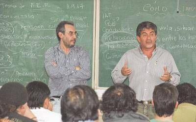 Camioneros analizaron la historia del sindicalismo con un ex periodista de Clar�n