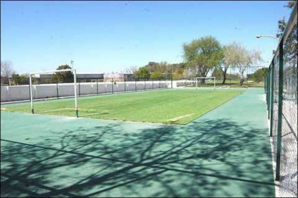 San Martin - M�S DEPORTE, M�S INTEGRACI�N   IVOSKUS INAUGUR� LA NUEVA CANCHA DE F�TBOL 5 DEL CENTRO MUNICIPAL DE EDUCACI�N F�SICA  