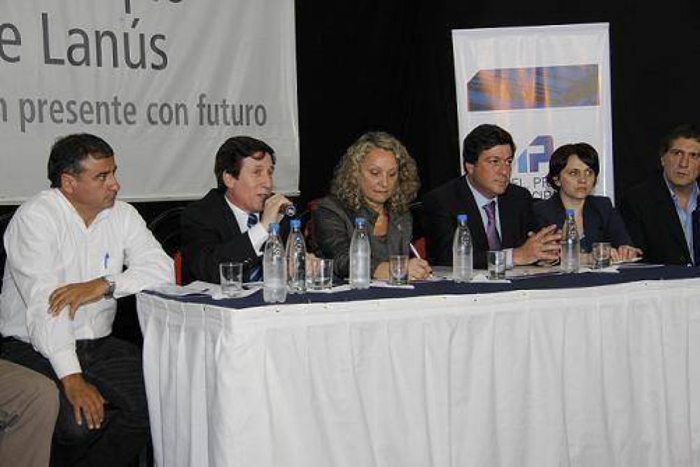 D�AZ P�REZ Y MARIOTTO EN EL FORO PAPEL, PRENSA Y PARTICIPACI�N