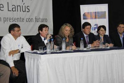 D�AZ P�REZ Y MARIOTTO EN EL FORO PAPEL, PRENSA Y PARTICIPACI�N